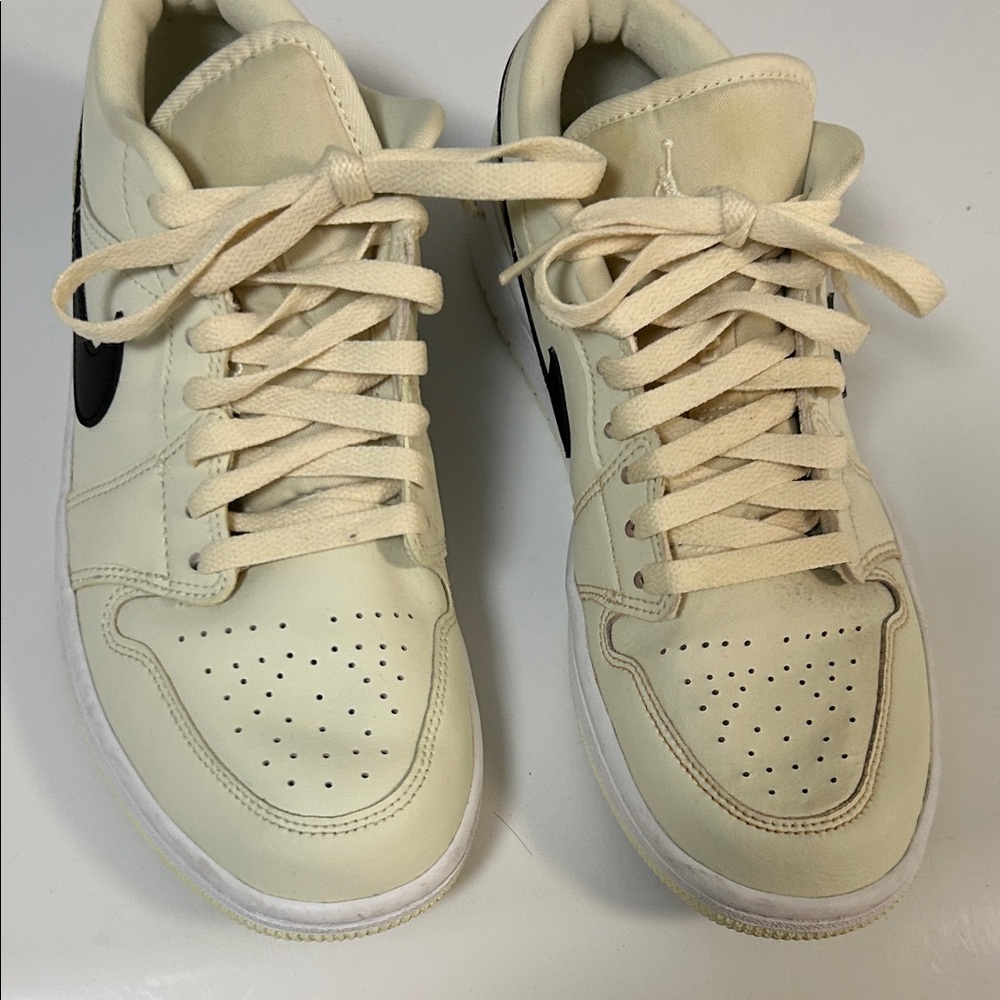 Men's Cream Low-Top Sneakers with Black Swoosh